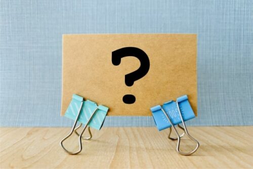 車をとめる時はどっち?停めると止めるの意味の違いを解説!